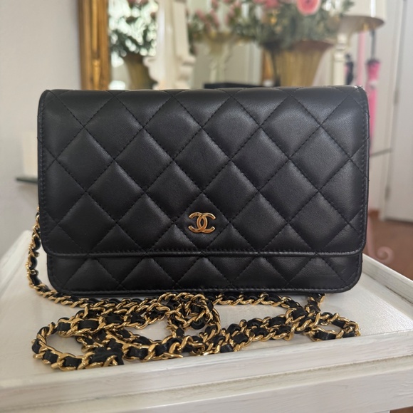 Chanel wallet on a chain - Picture 4 of 16